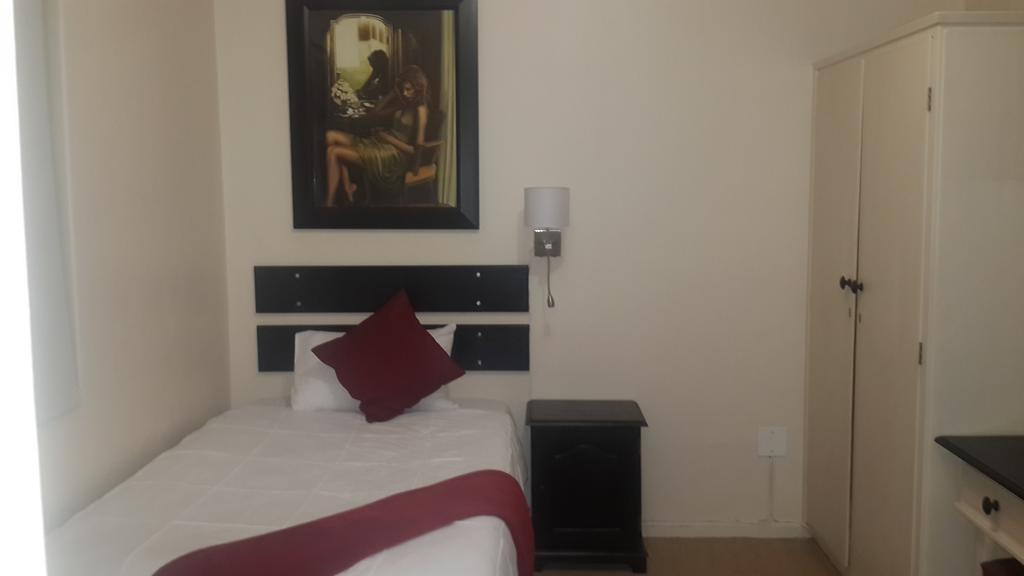 Victoria Hotel Bredasdorp Room photo