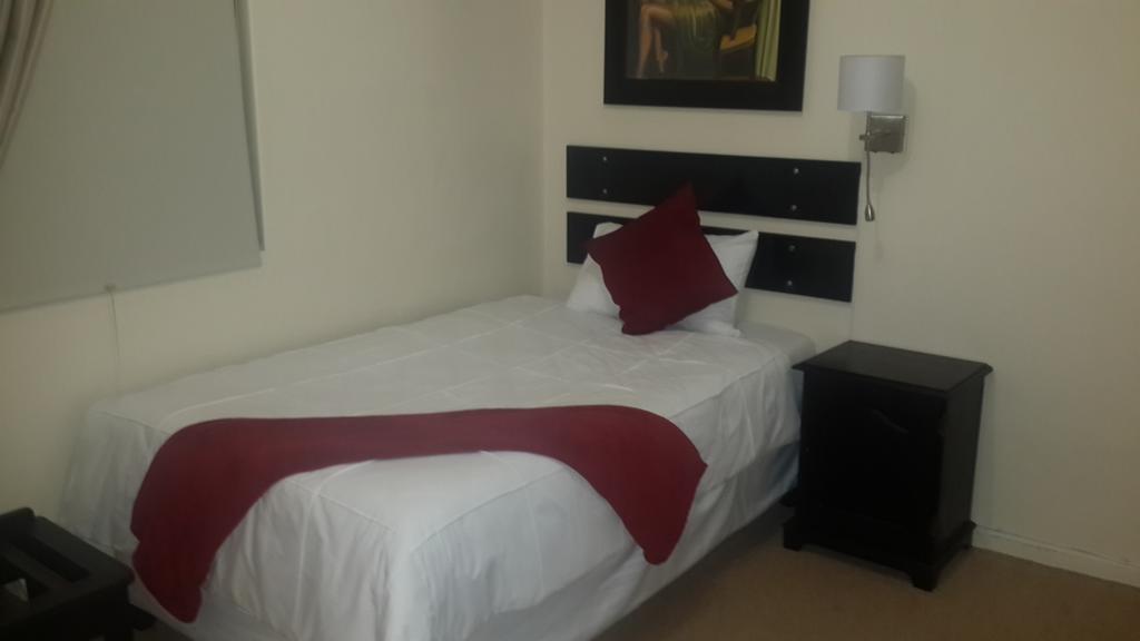 Victoria Hotel Bredasdorp Room photo
