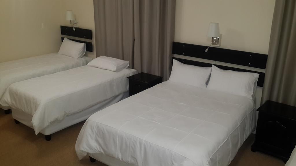 Victoria Hotel Bredasdorp Room photo