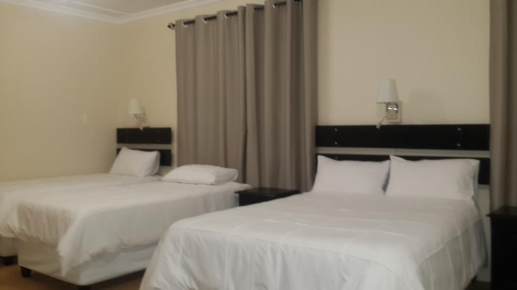 Victoria Hotel Bredasdorp Room photo