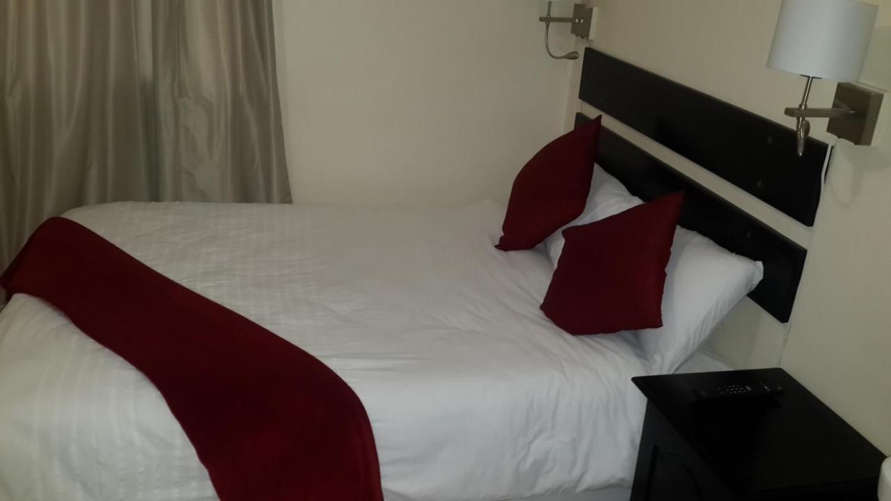 Victoria Hotel Bredasdorp Room photo